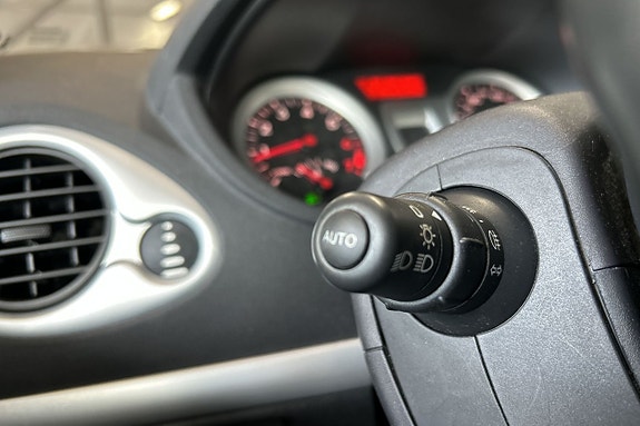 Renault Clio 20 of 27