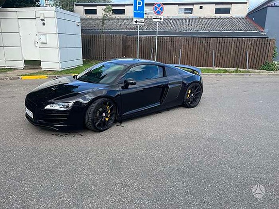 Audi R8 2 of 9