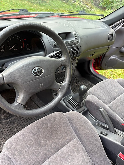 Toyota Corolla 4 of 5