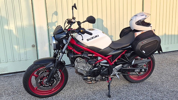 Suzuki SV650 4 of 5