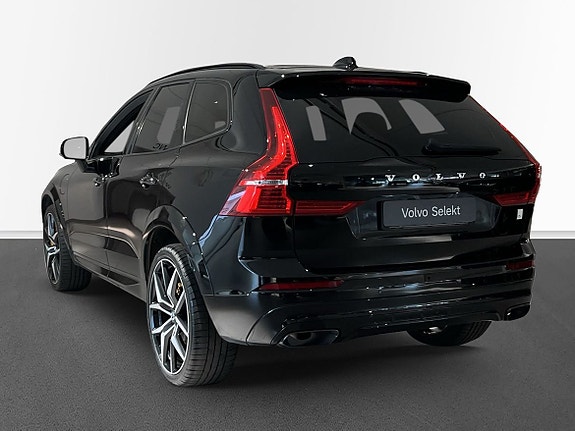 Volvo XC60 2 of 14
