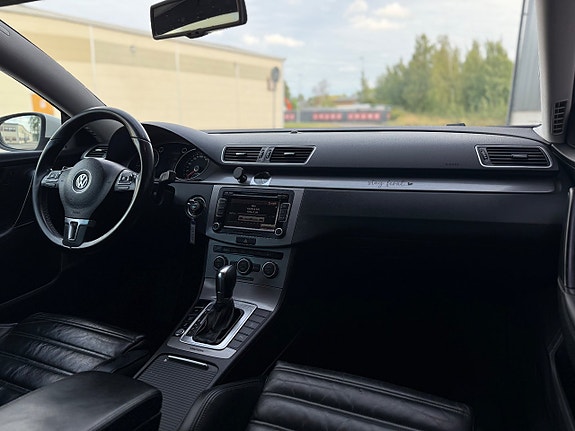 Volkswagen Passat 13 of 18