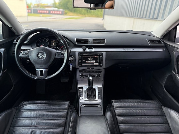 Volkswagen Passat 12 of 18