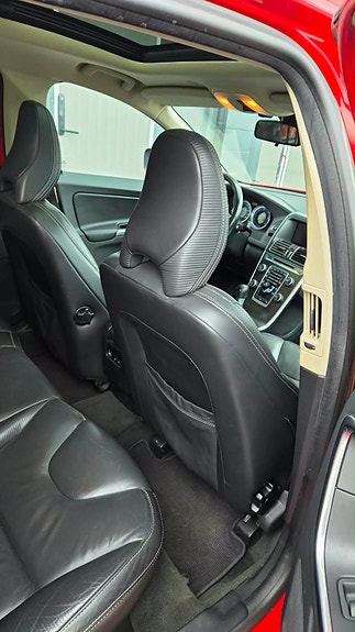Volvo XC60 7 of 11