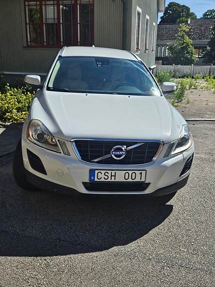 Volvo XC60 3 of 11