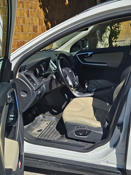 Volvo XC60 8 of 11