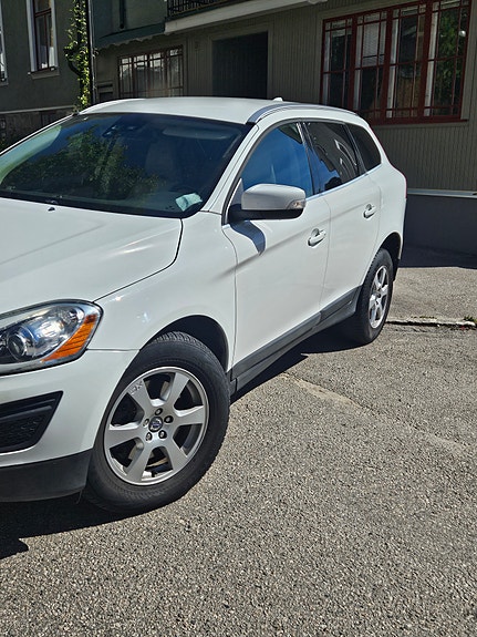 Volvo XC60 5 of 11