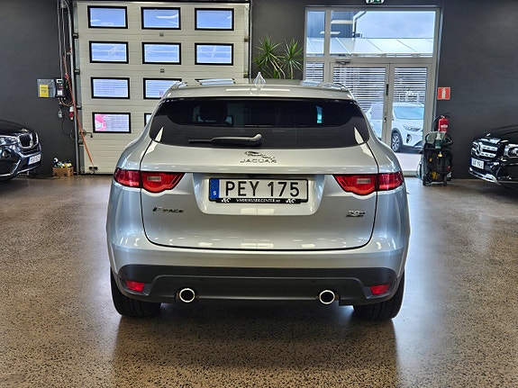 Jaguar F-PACE 5 of 25