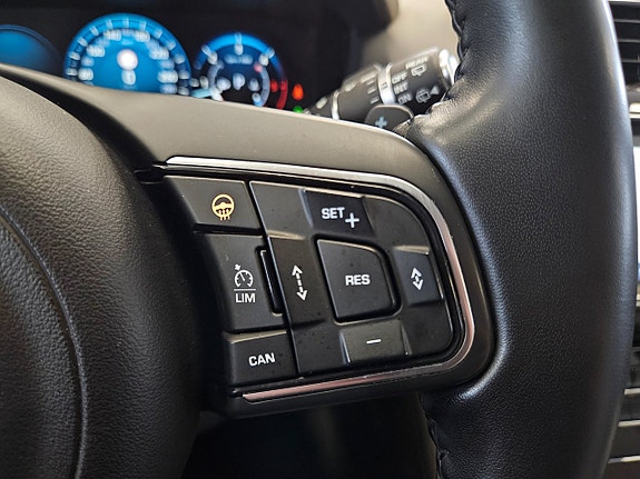Jaguar F-PACE 13 of 25