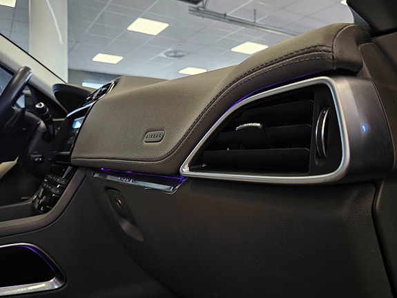 Jaguar F-PACE 19 of 25