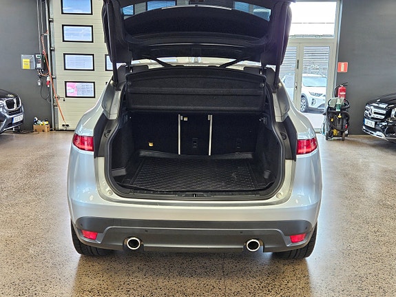Jaguar F-PACE 25 of 25