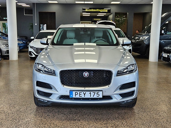 Jaguar F-PACE 2 of 25