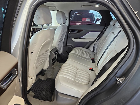 Jaguar F-PACE 23 of 25