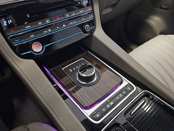 Jaguar F-PACE 12 of 25