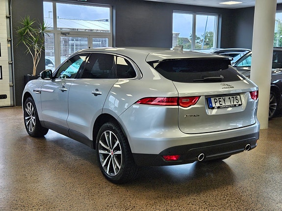 Jaguar F-PACE 4 of 25