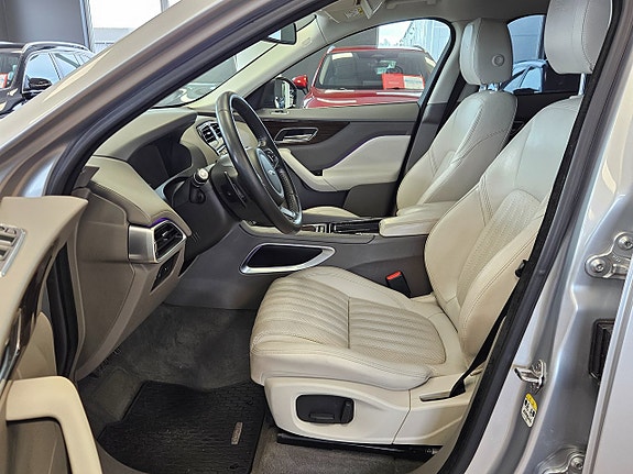Jaguar F-PACE 16 of 25