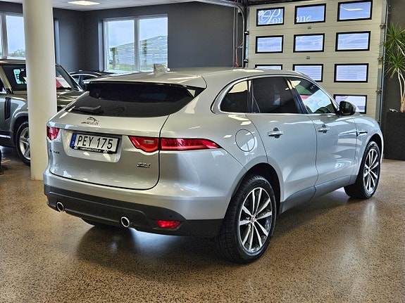 Jaguar F-PACE 6 of 25