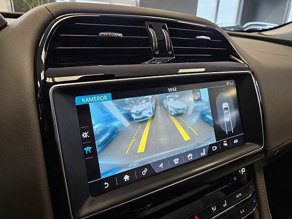 Jaguar F-PACE 10 of 25