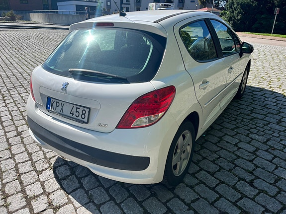 Peugeot 207 3 of 13