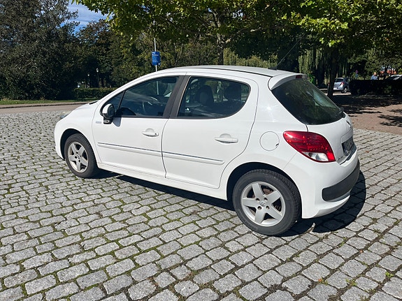 Peugeot 207 2 of 13