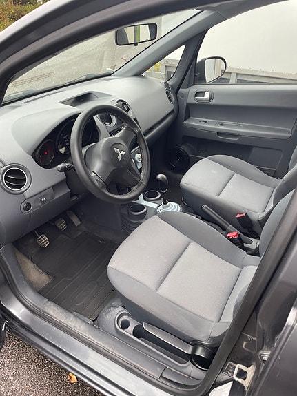 Mitsubishi Colt 5 of 7