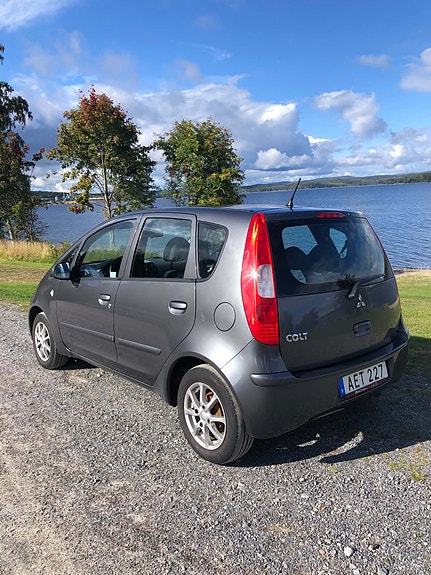 Mitsubishi Colt 2 of 7