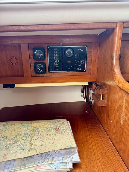 Contrast 33. Pga sjukdom säljer vi vår fina lättseglade och snabba segelbåt 10 of 14