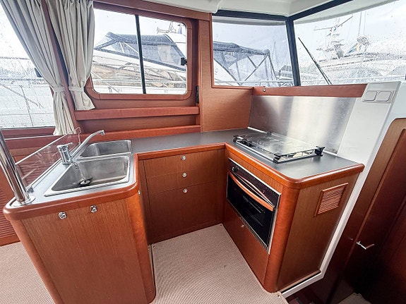 Beneteau Swift Trawler 34 | 2013 8 of 12