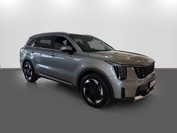 Kia Sorento 3 of 16