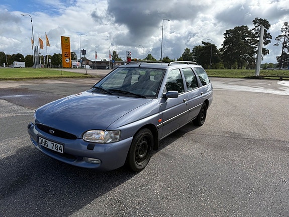 Ford Escort 3 of 11