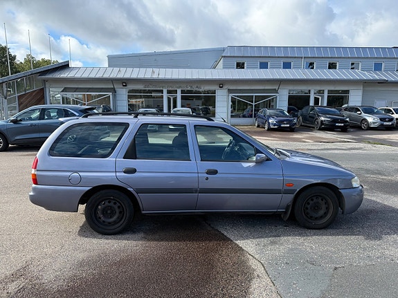 Ford Escort 4 of 11