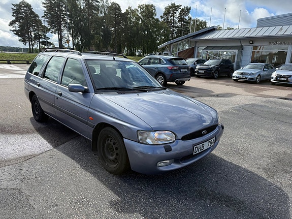 Ford Escort 2 of 11