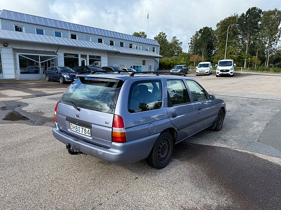 Ford Escort 5 of 11