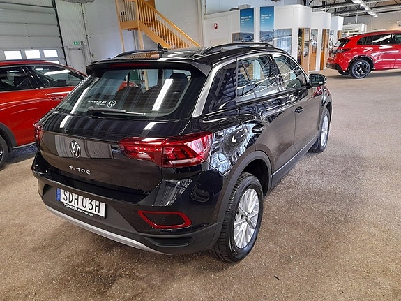 Volkswagen T-Roc 6 of 9
