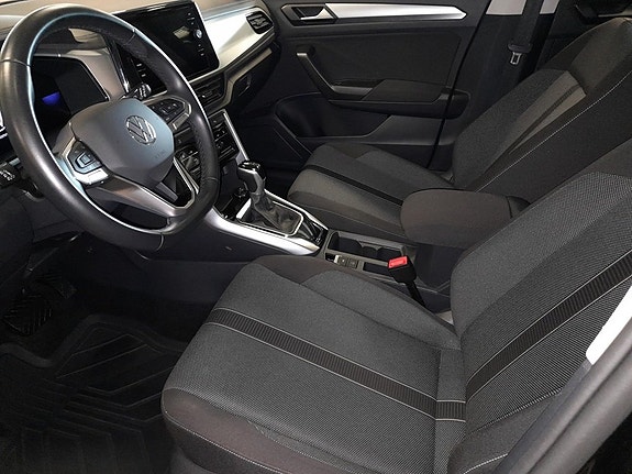 Volkswagen T-Roc 7 of 9