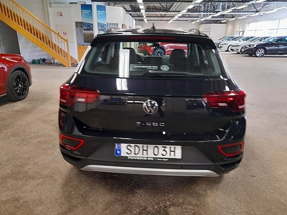 Volkswagen T-Roc 4 of 9