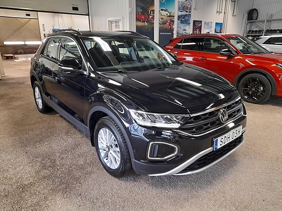Volkswagen T-Roc 2 of 9