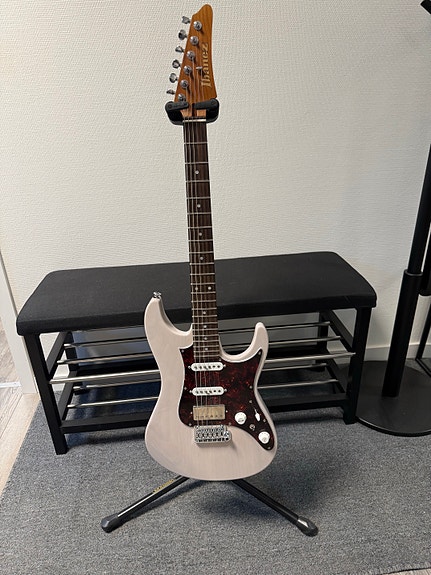 Ibanez AZ2204n Prestige