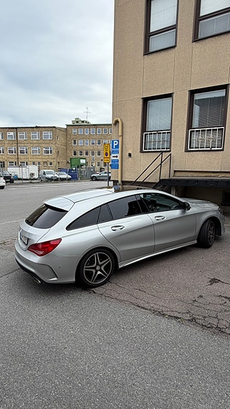 Mercedes-Benz CLA220 2 of 7