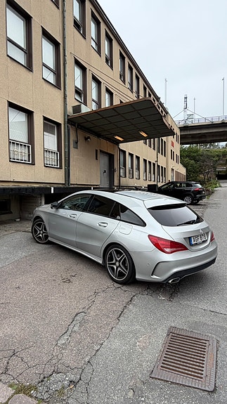 Mercedes-Benz CLA220 3 of 7