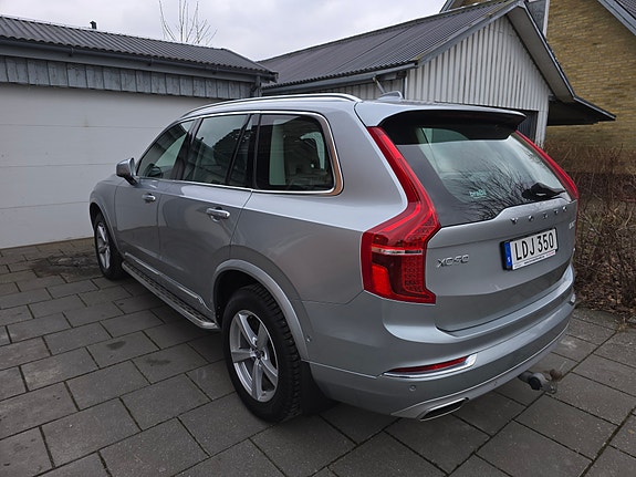 Volvo XC90 2 of 6
