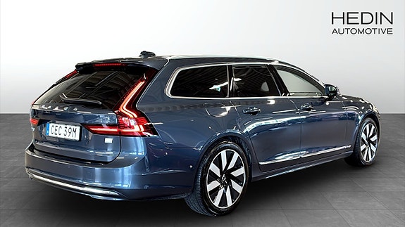 Volvo V90 2 of 19