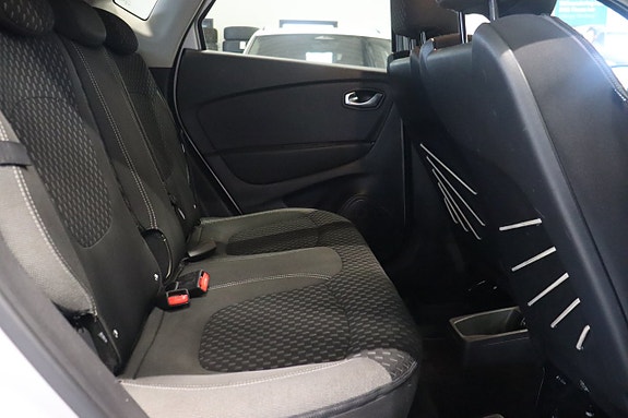 Renault Captur 10 of 25