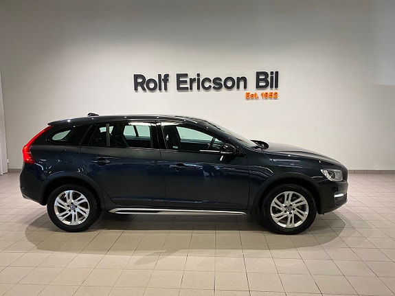 Volvo V60 Cross Country 3 of 12