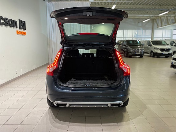 Volvo V60 Cross Country 6 of 12