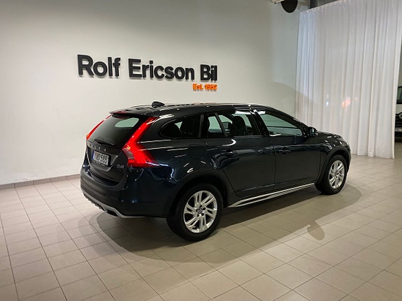 Volvo V60 Cross Country 4 of 12