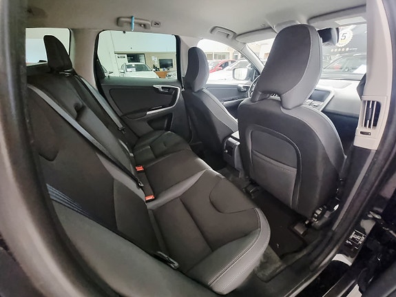 Volvo XC60 24 of 30