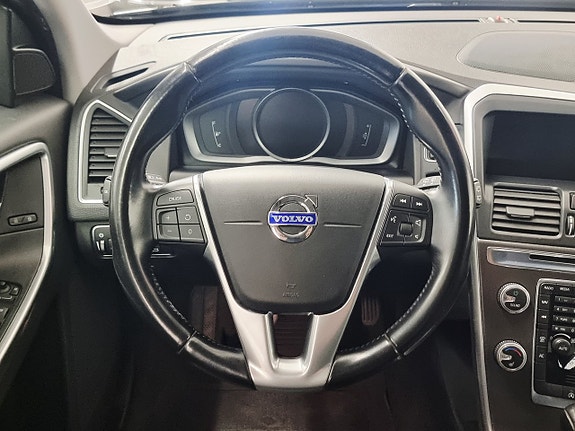 Volvo XC60 11 of 30