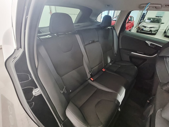 Volvo XC60 25 of 30