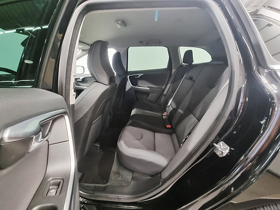 Volvo XC60 8 of 30